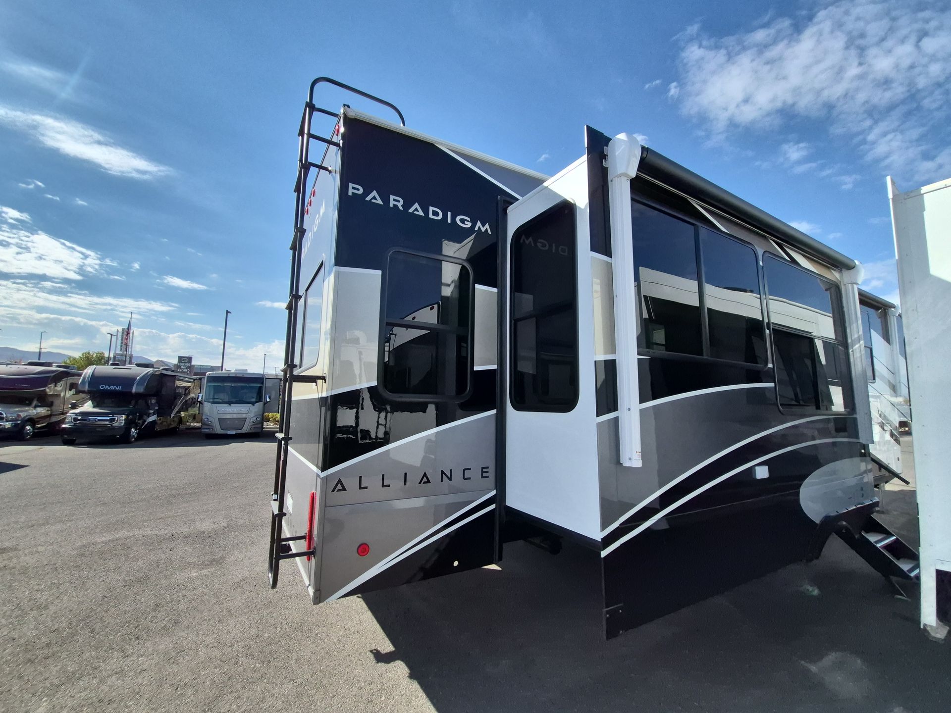 2027 Alliance RV Paradigm 340RL - Image 9