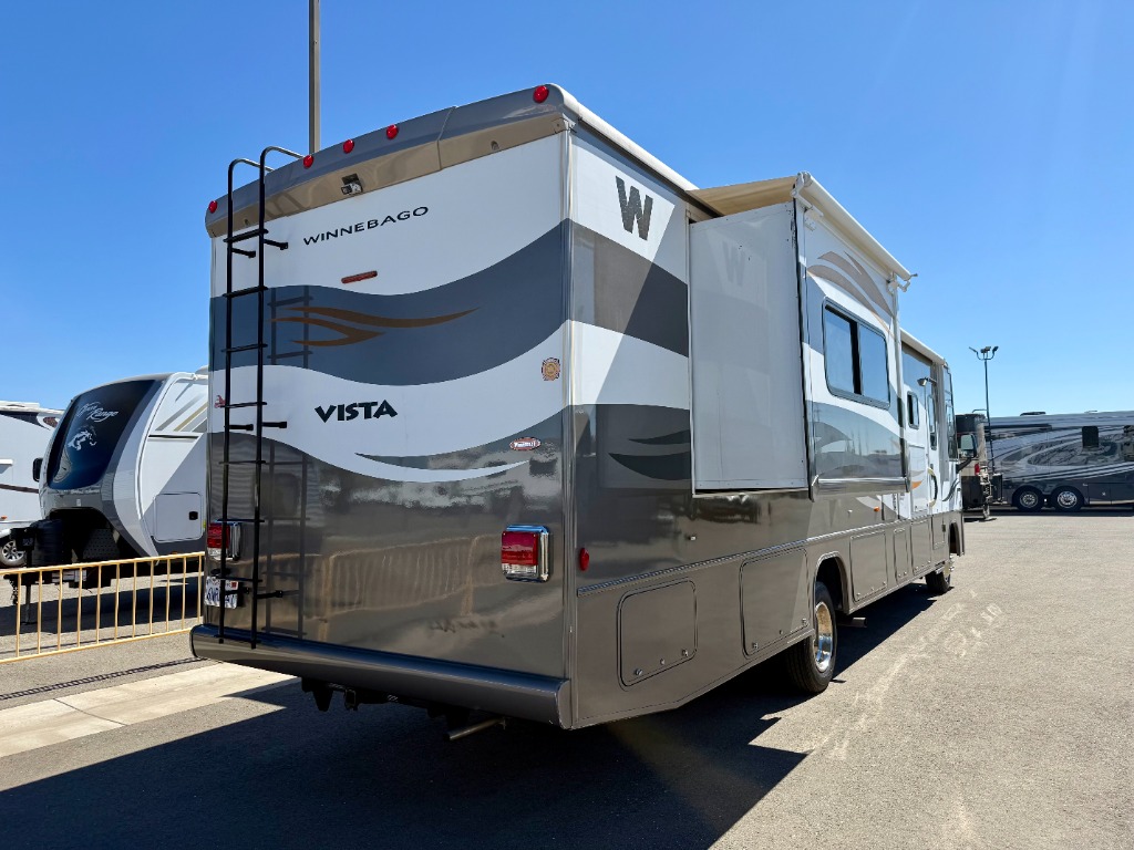2011 Winnebago Vista 35F - Image 5