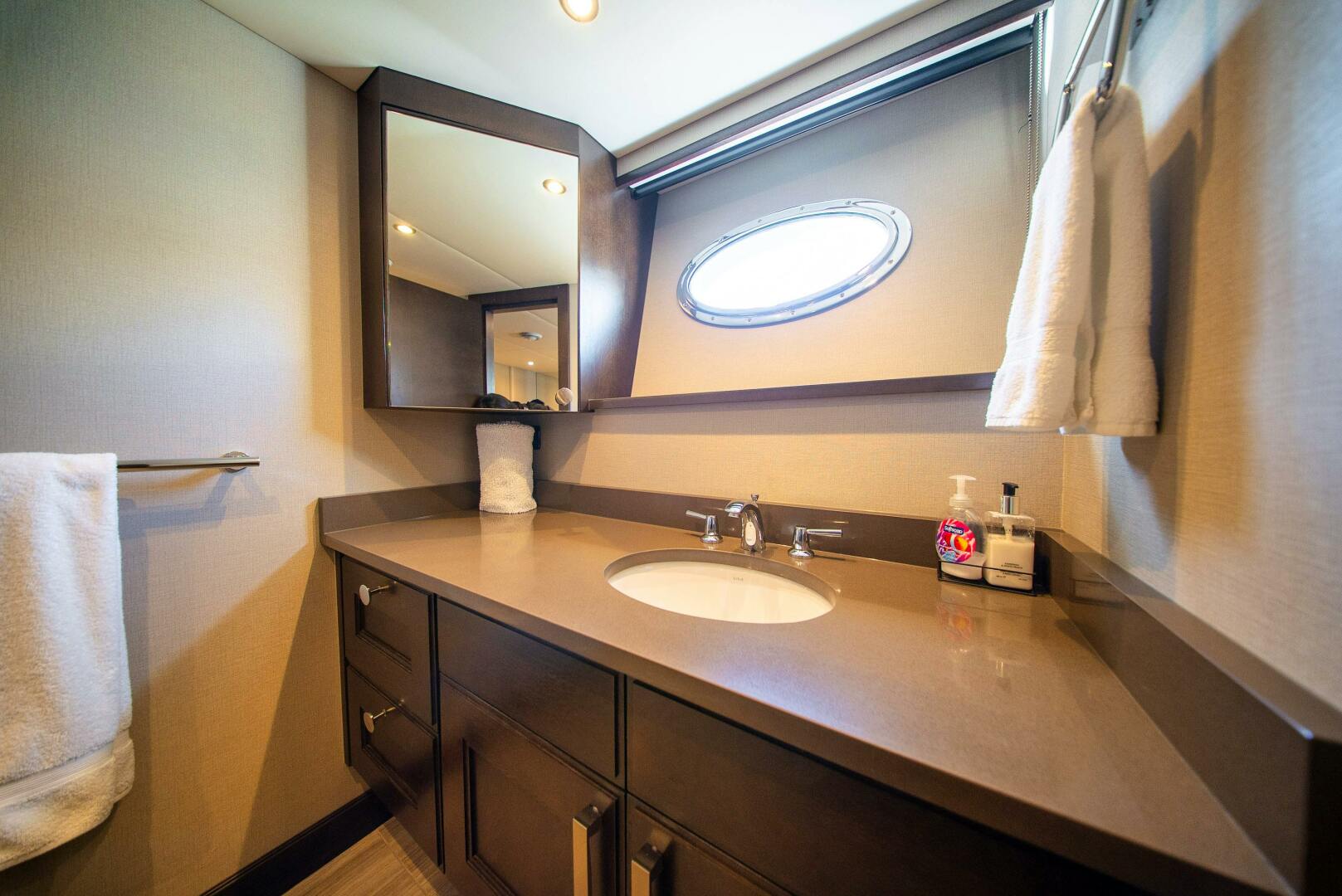 1992 Crescent Custom Yachts Custom - Image 25