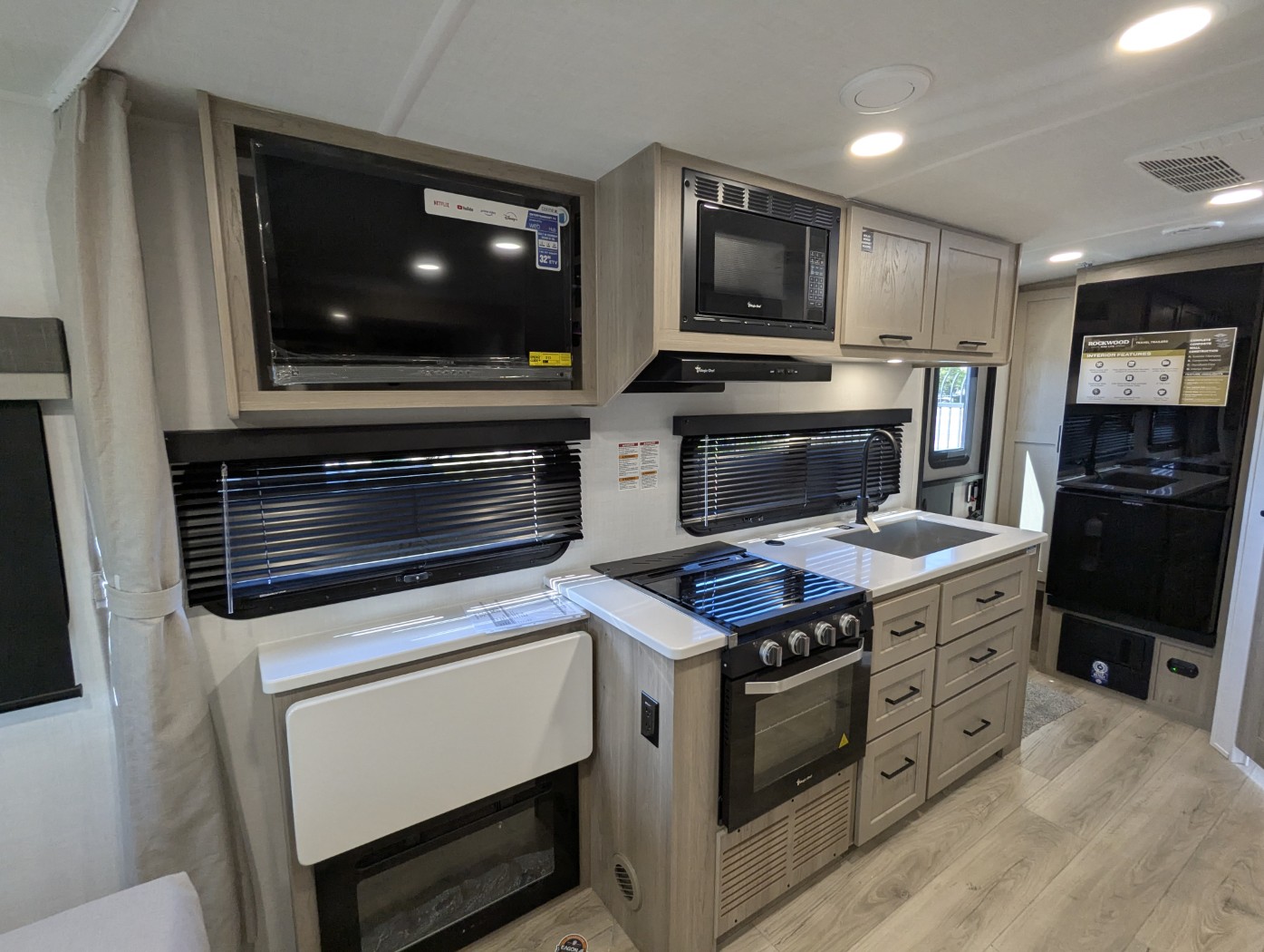 2026 Forest River Rockwood Mini Lite 2205S - Image 17