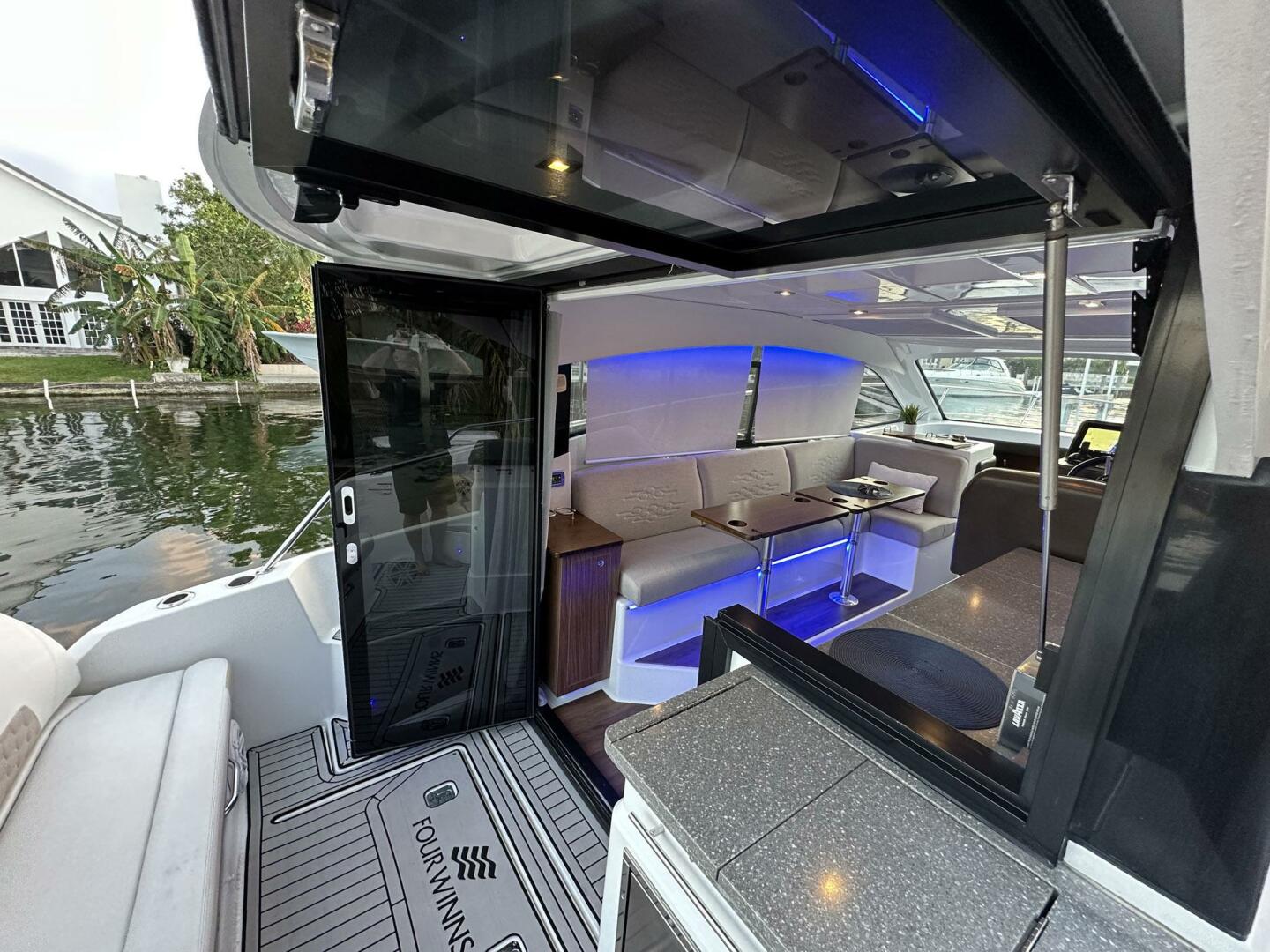 2020 Four Winns Vista 355 Coupe - Image 29