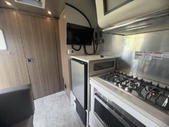 2022 AIRSTREAM CARAVEL 22FB - Image 6