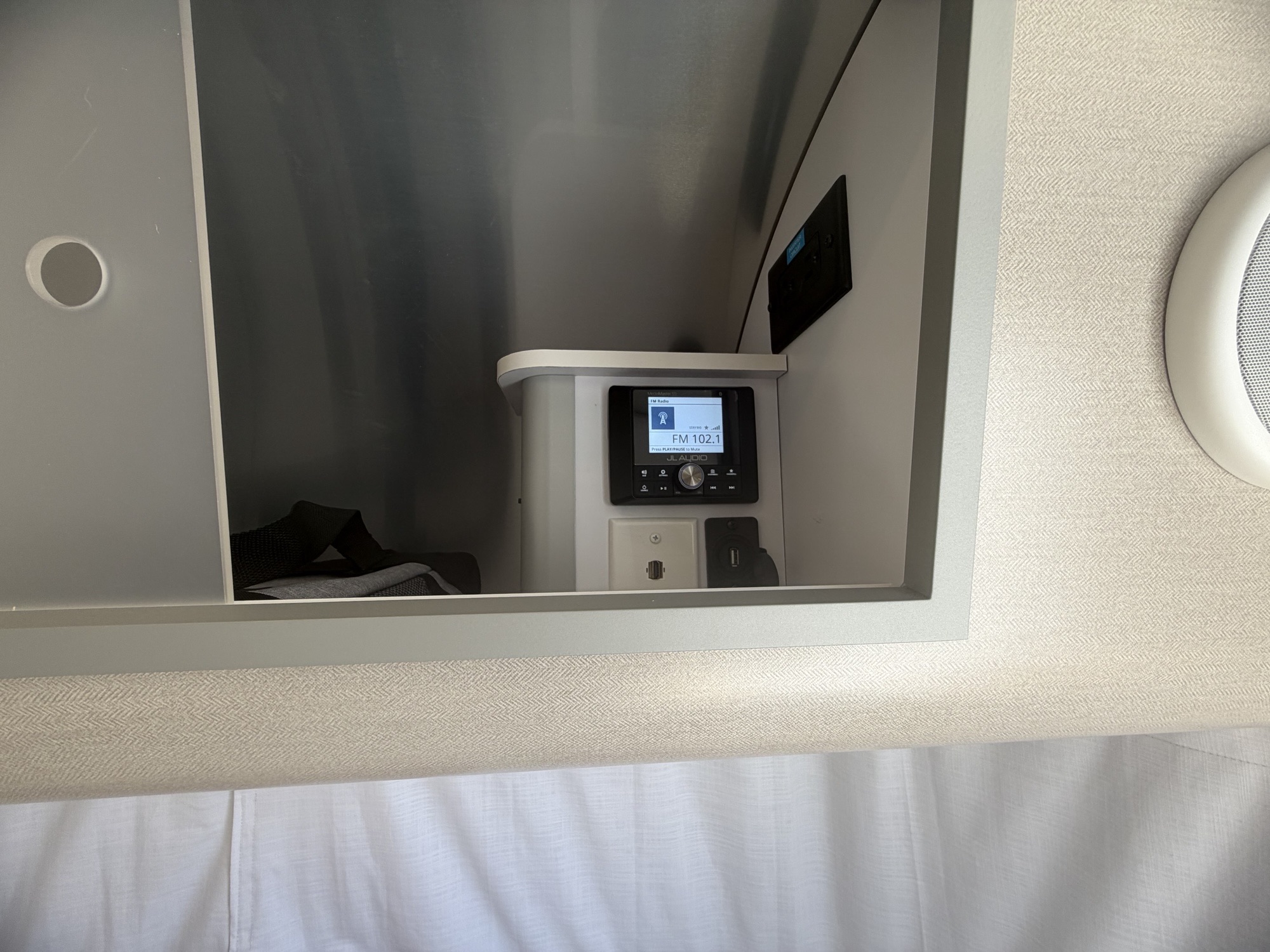 2027 AIRSTREAM CARAVEL 16RB - Image 3