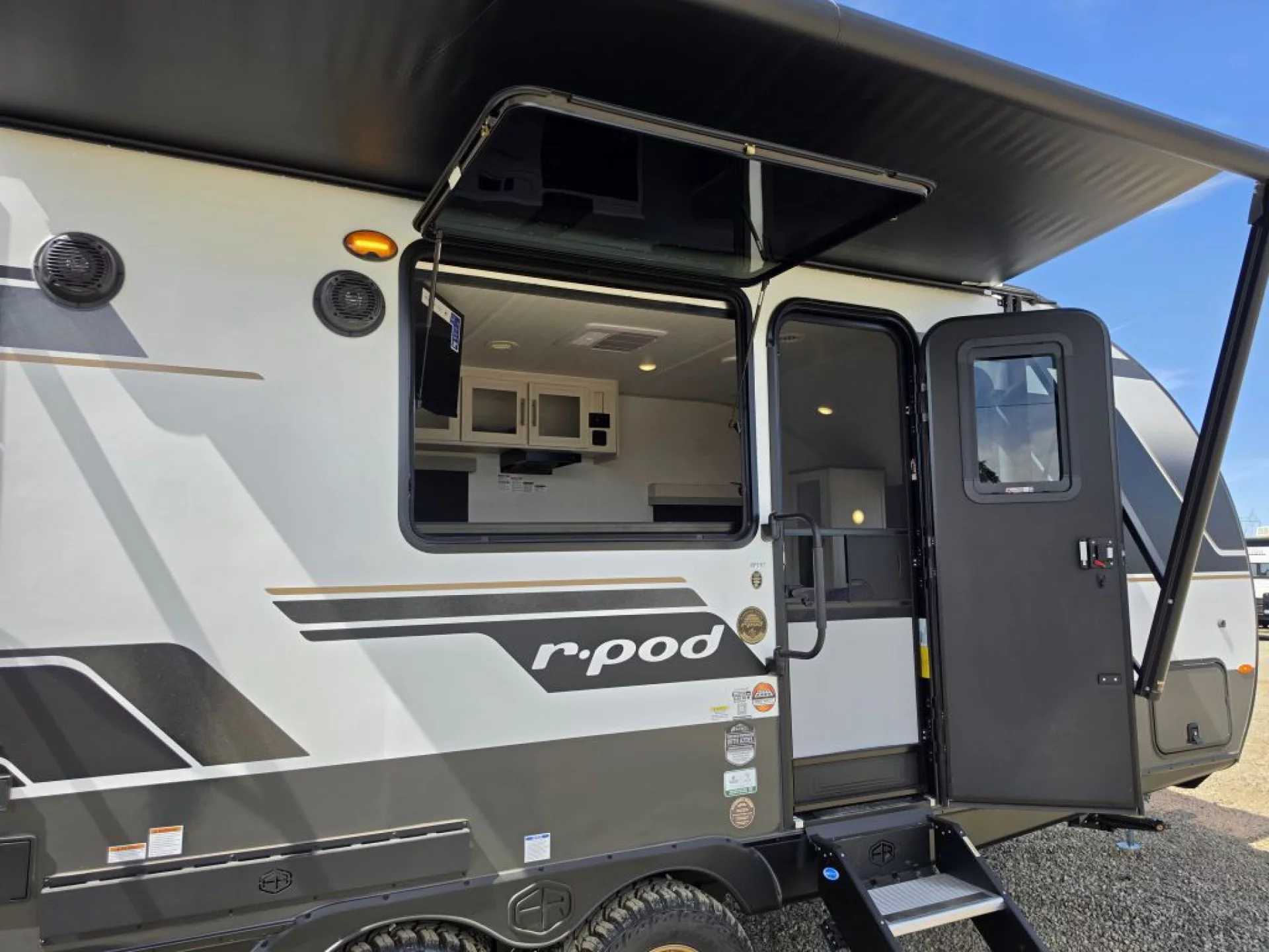 2027 FOREST RIVER R-POD RP197 - Image 3