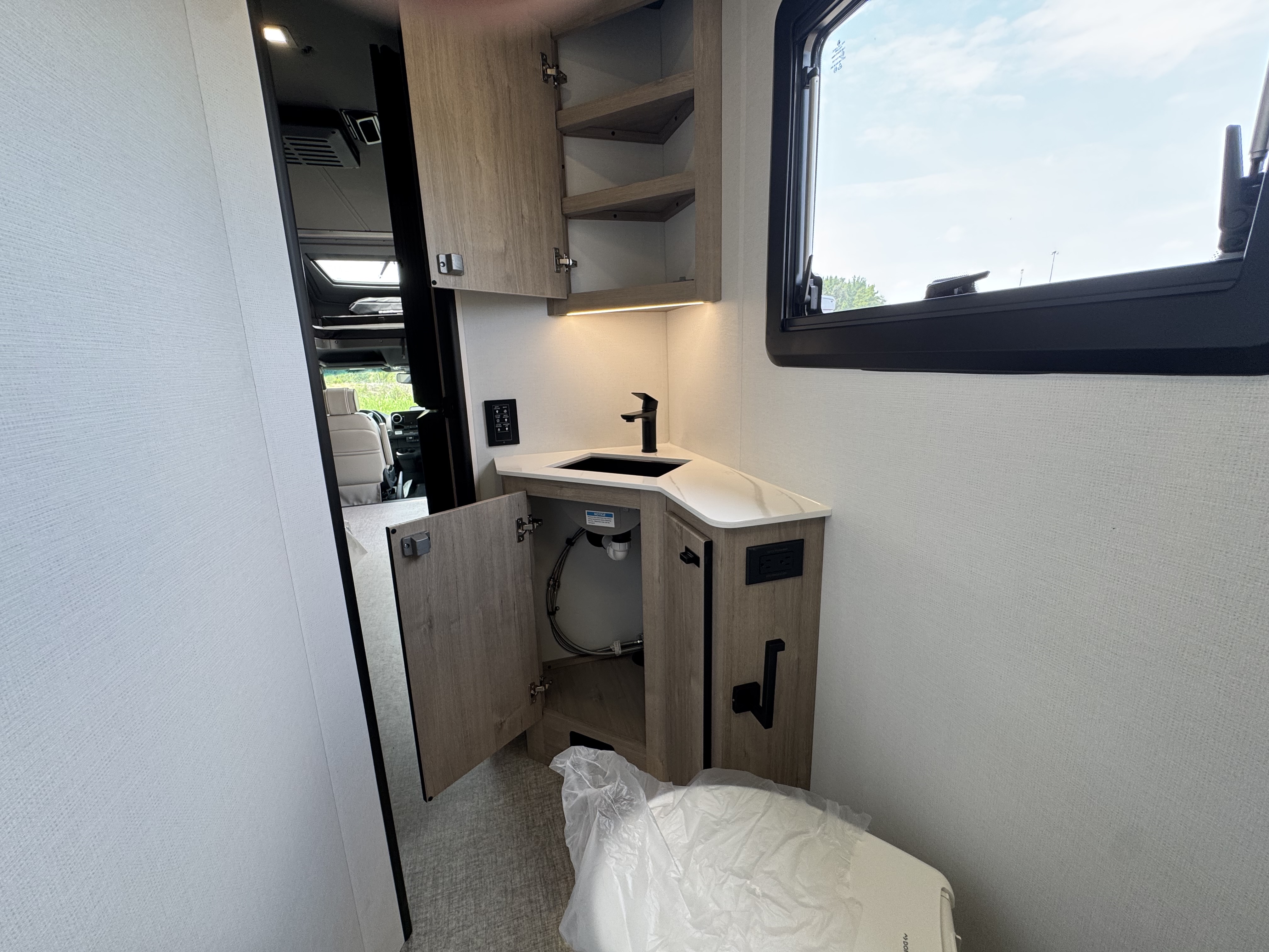 2027 Grand Design Lineage Series M 25FW - Image 30
