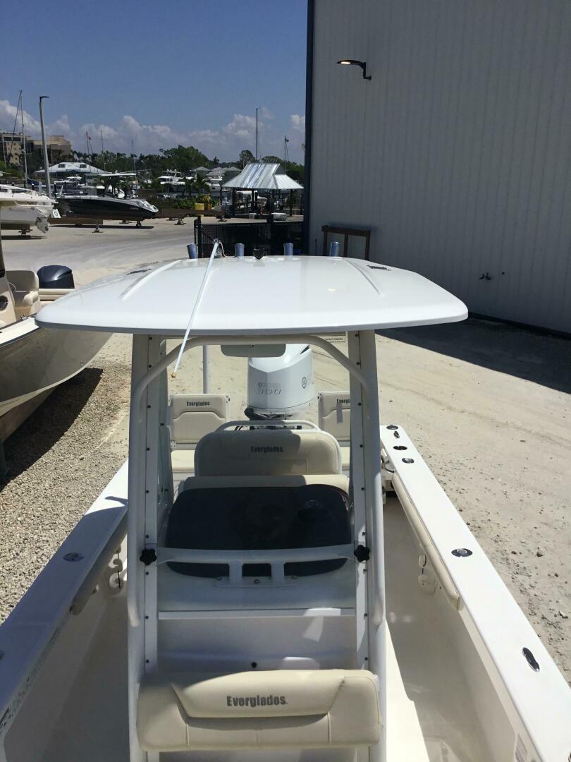 2016 Everglades 243CC - Image 6