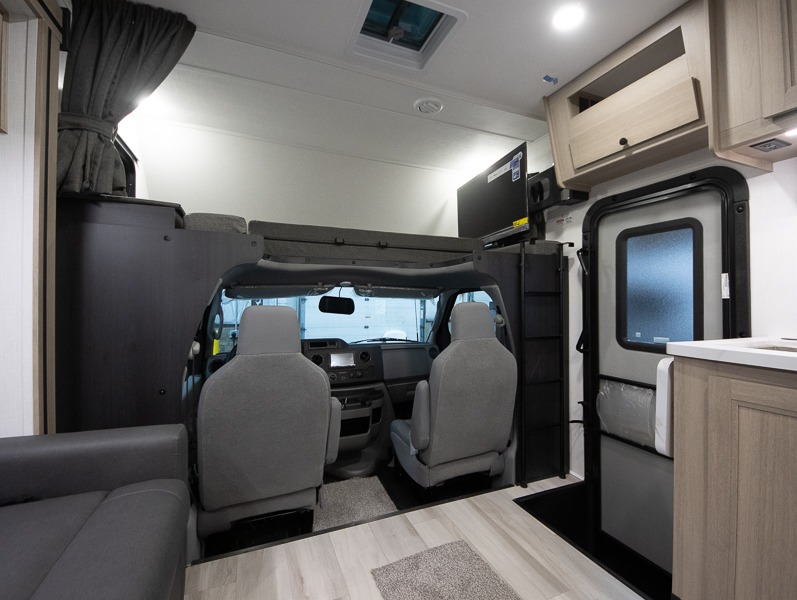 2025 Forest River Sunseeker 2850SLE - Image 6