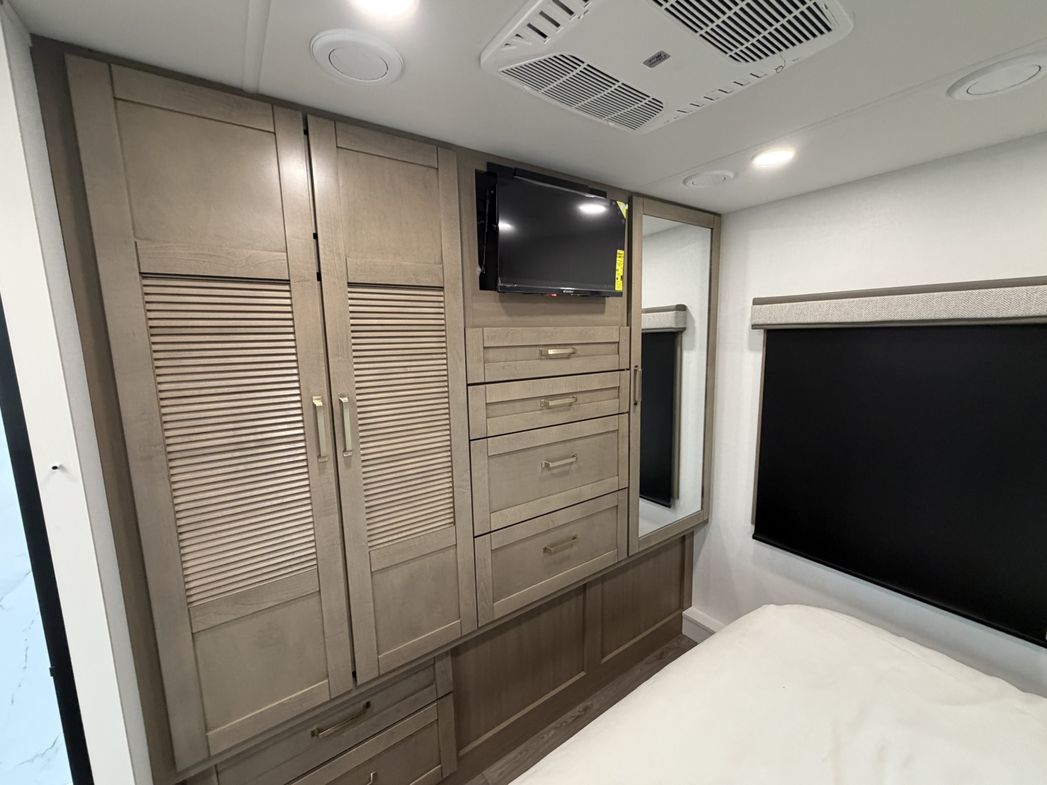 2027 JAYCO GREYHAWK 29MV - Image 43