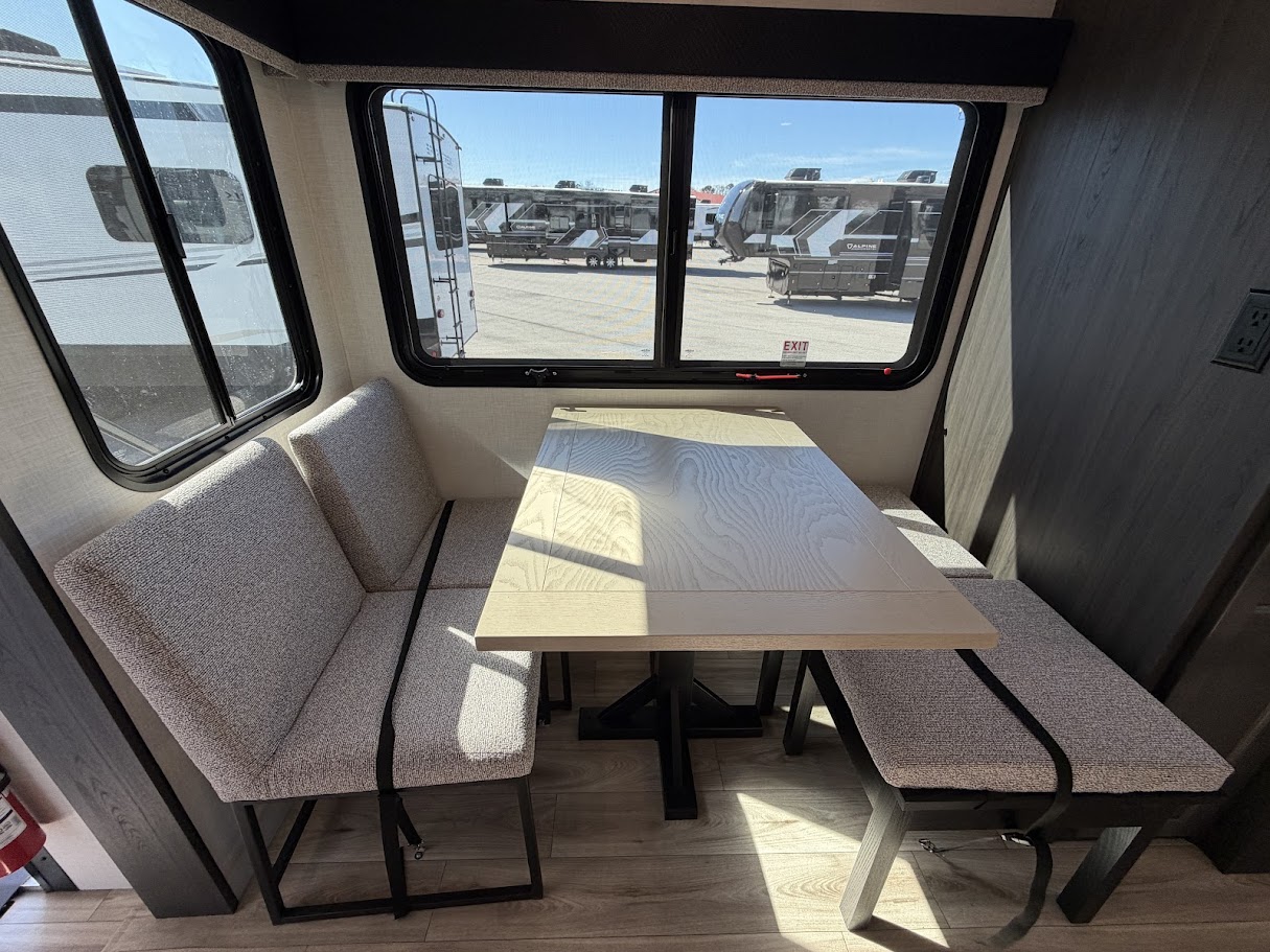 2026 VENTURE RV SPORTTREK 353VIK - Image 31