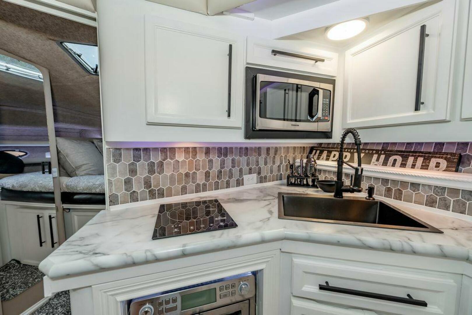 1991 Cruisers Yachts 3850 Aft Cabin - Image 18