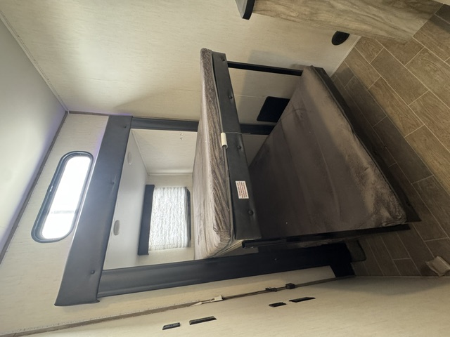 2022 Forest River Cherokee Arctic Wolf 3880 SUITE - Image 26