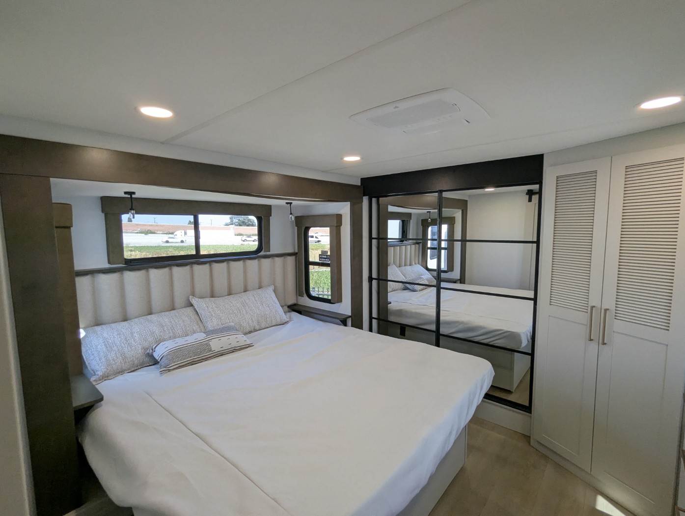 2027 Alliance RV Paradigm 310RL - Image 8