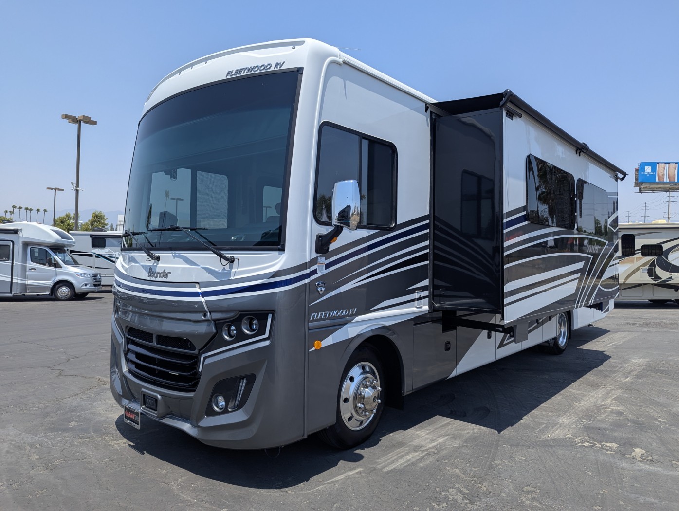 2026 Fleetwood Bounder 35K - Image 3
