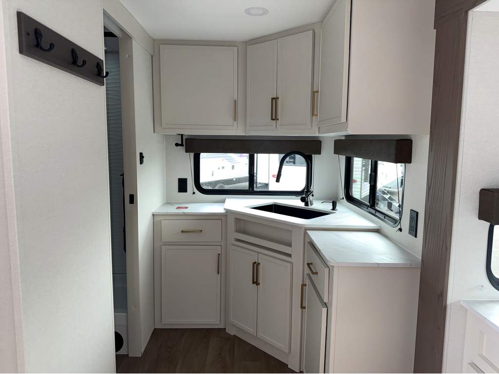 2026 GRAND DESIGN TRANSCEND 25MLX - Image 9