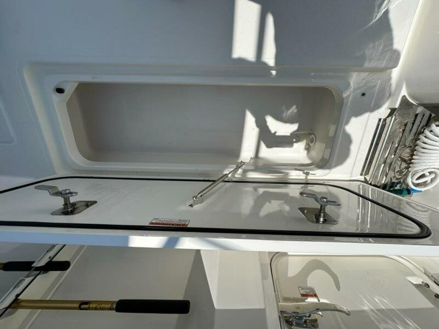 2021 PURSUIT S 428 Sport Base - Image 16