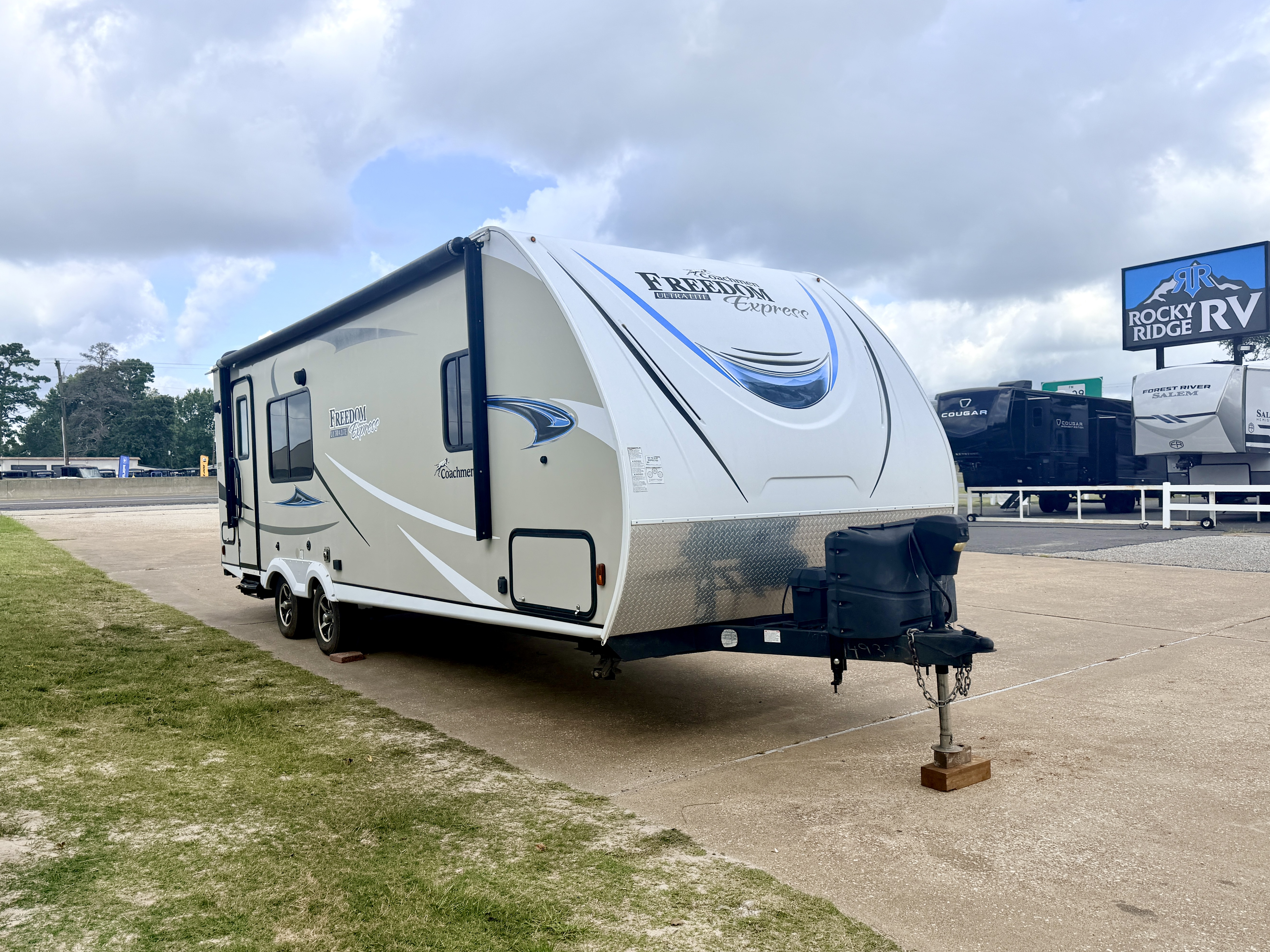2019 Coachmen Freedom Express Ultra Lite 246RKS - Image 1