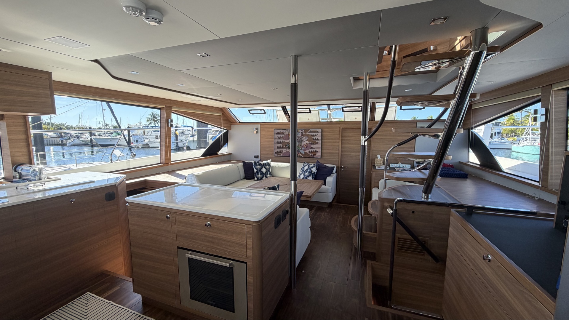 2025 Aquila 54 ENCLOSED BRIDGE - Image 60
