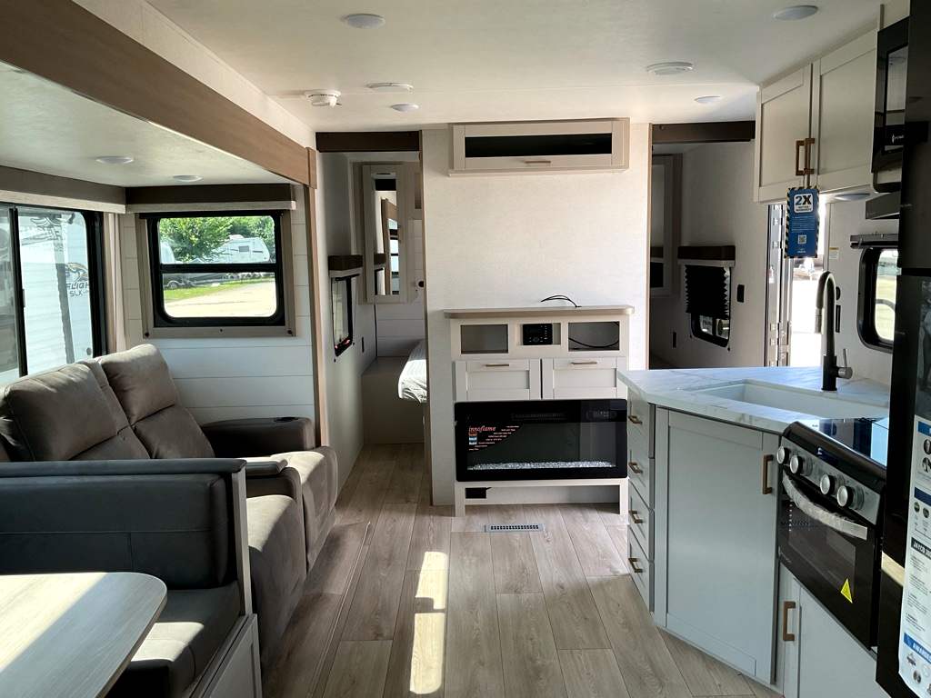 2027 JAYCO Jay Flight 321BDS - Image 7