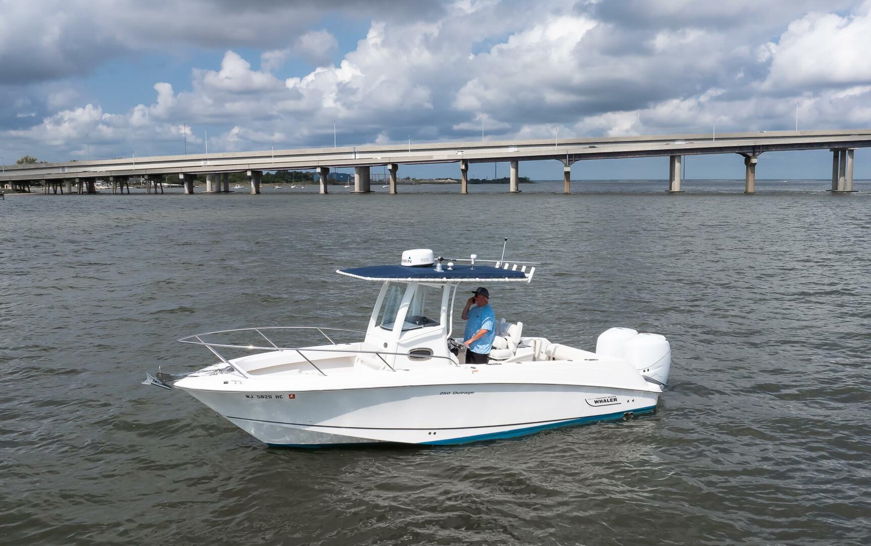 2010 Boston Whaler 250 Outrage - Image 2