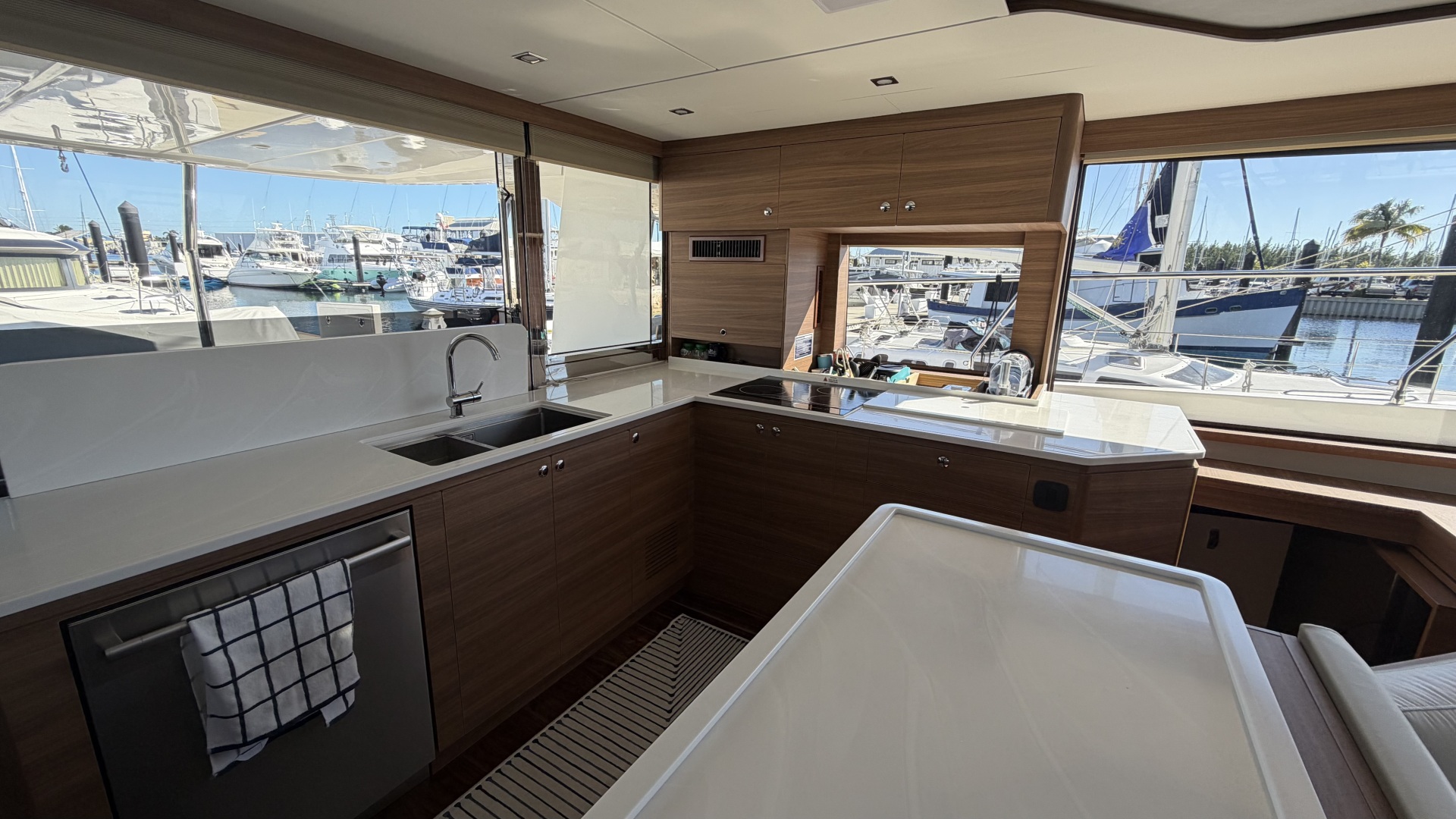 2025 Aquila 54 ENCLOSED BRIDGE - Image 23
