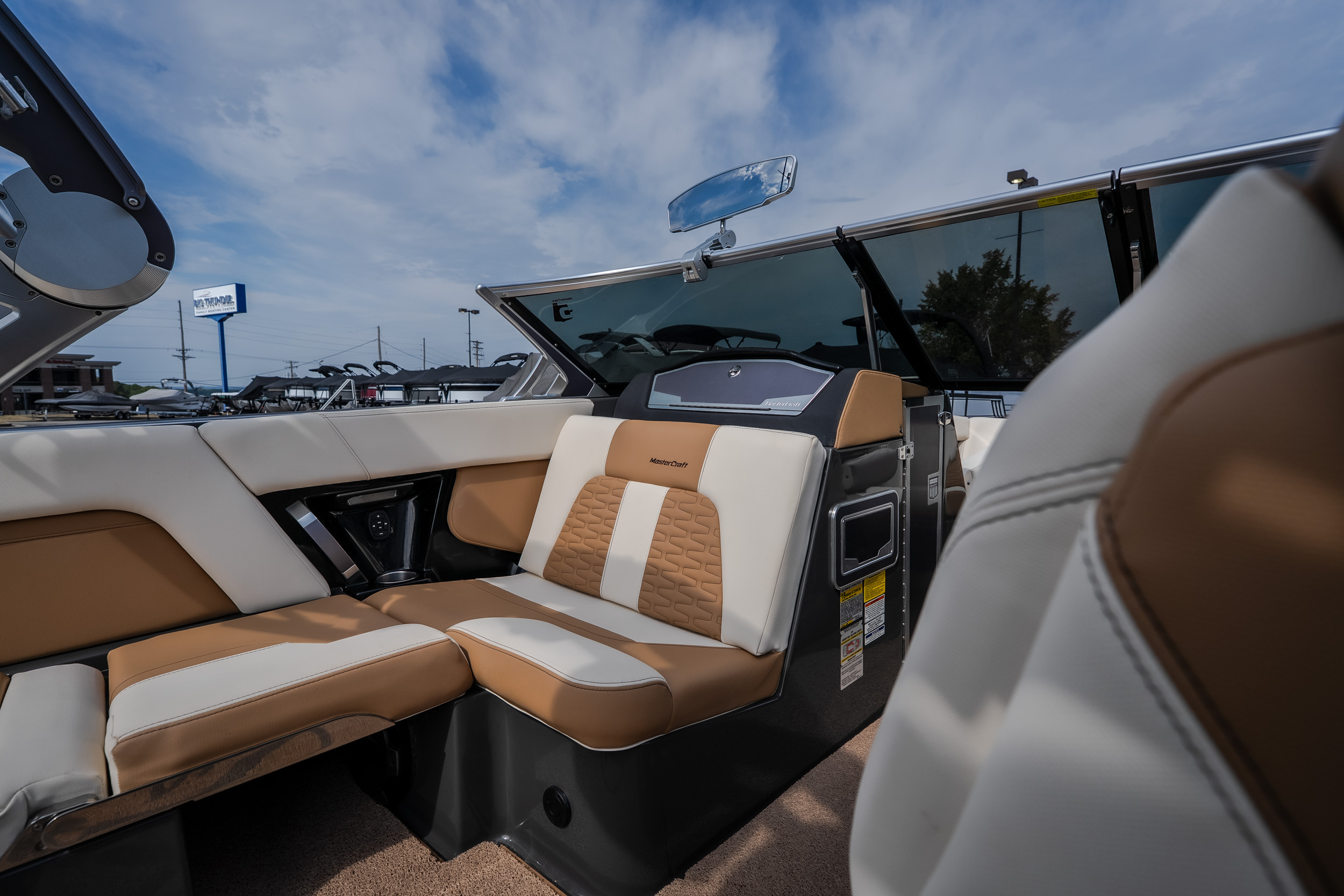 2021 MasterCraft X24 - Image 30