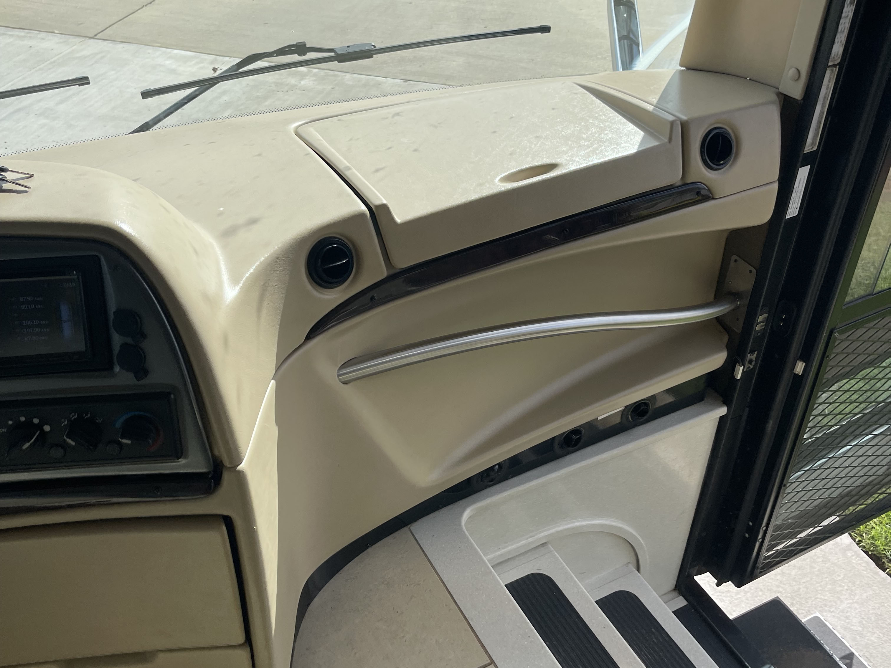 2013 TIFFIN ZEPHYR 45LZ - Image 11