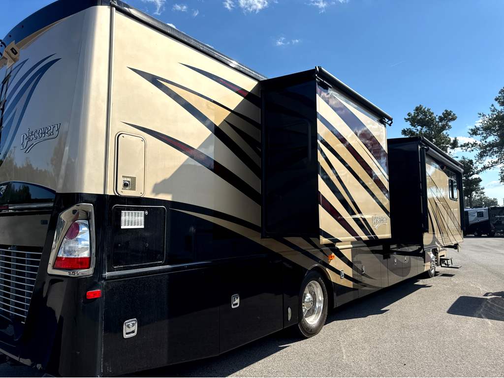 2014 Fleetwood DISCOVERY 40E - Image 4