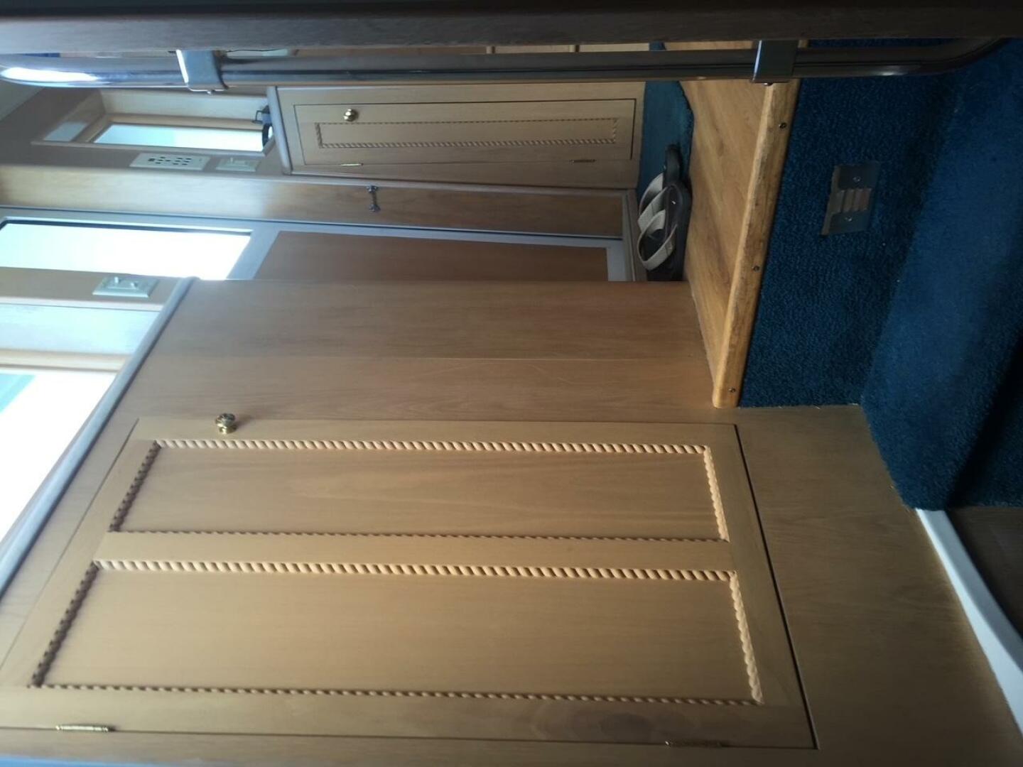 1994 Hatteras 70 Cockpit Motor Yacht - Image 39
