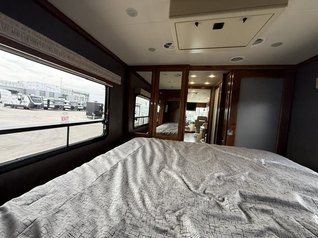 2013 Tiffin Allegro Breeze 32 BR - Image 19