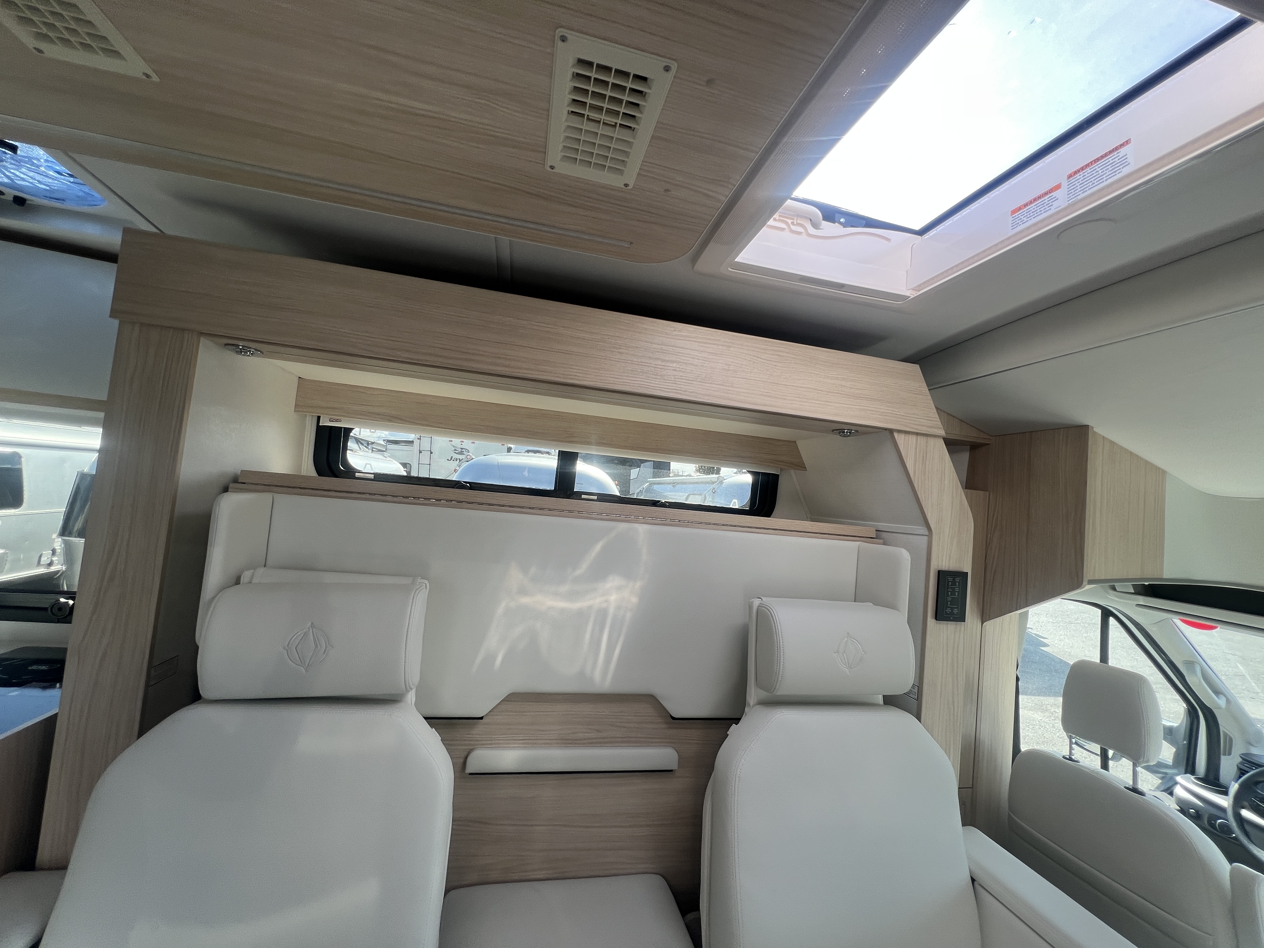 2027 Leisure Travel WONDER W24MBL - Image 18