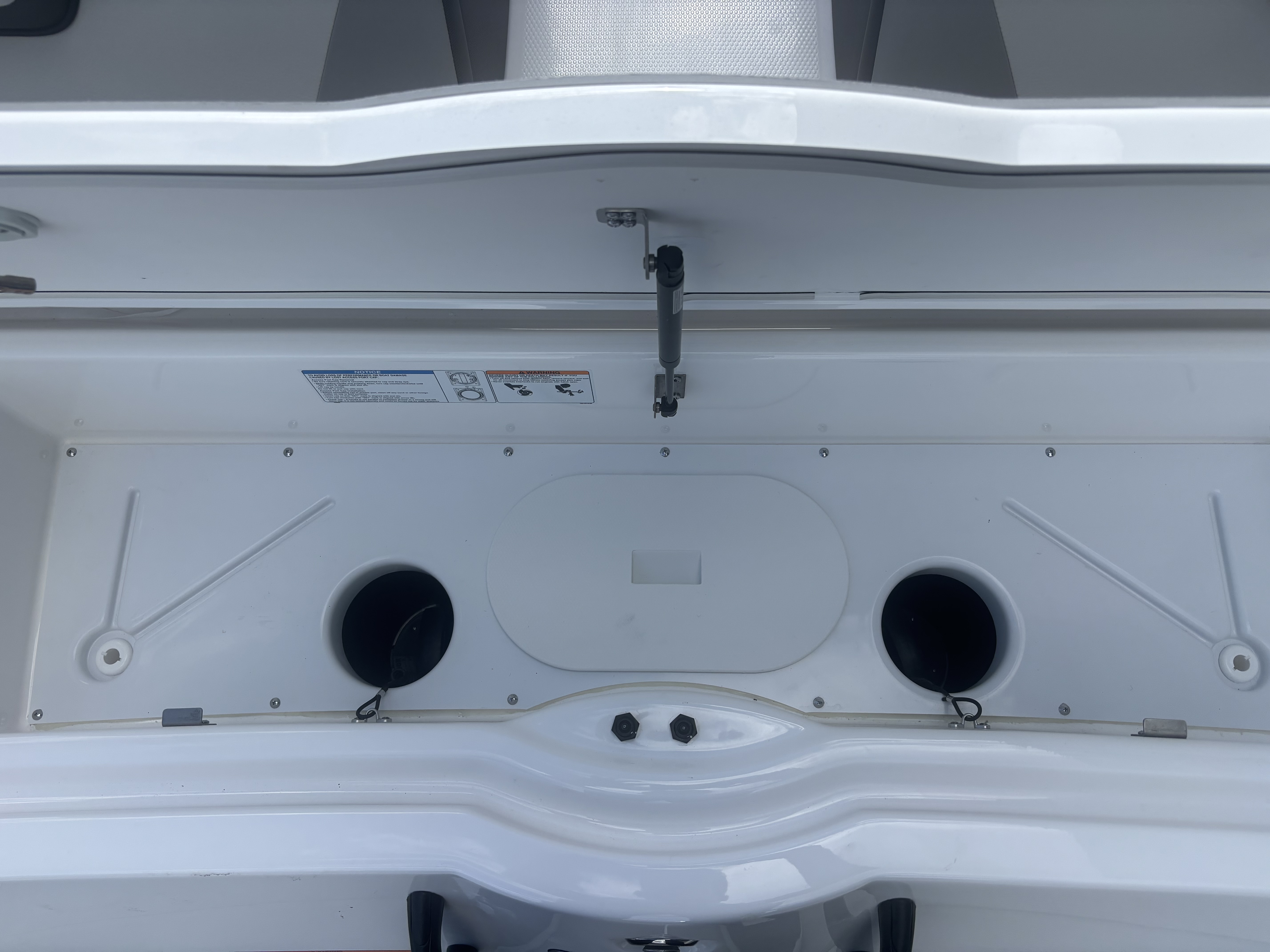 2026 Yamaha Boats AR220 - Image 5
