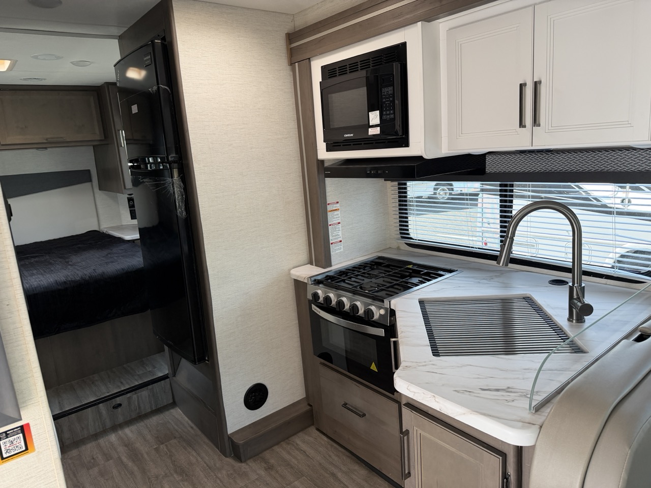 2025 Thor Motor Coach Four Winds 28Z - Image 7