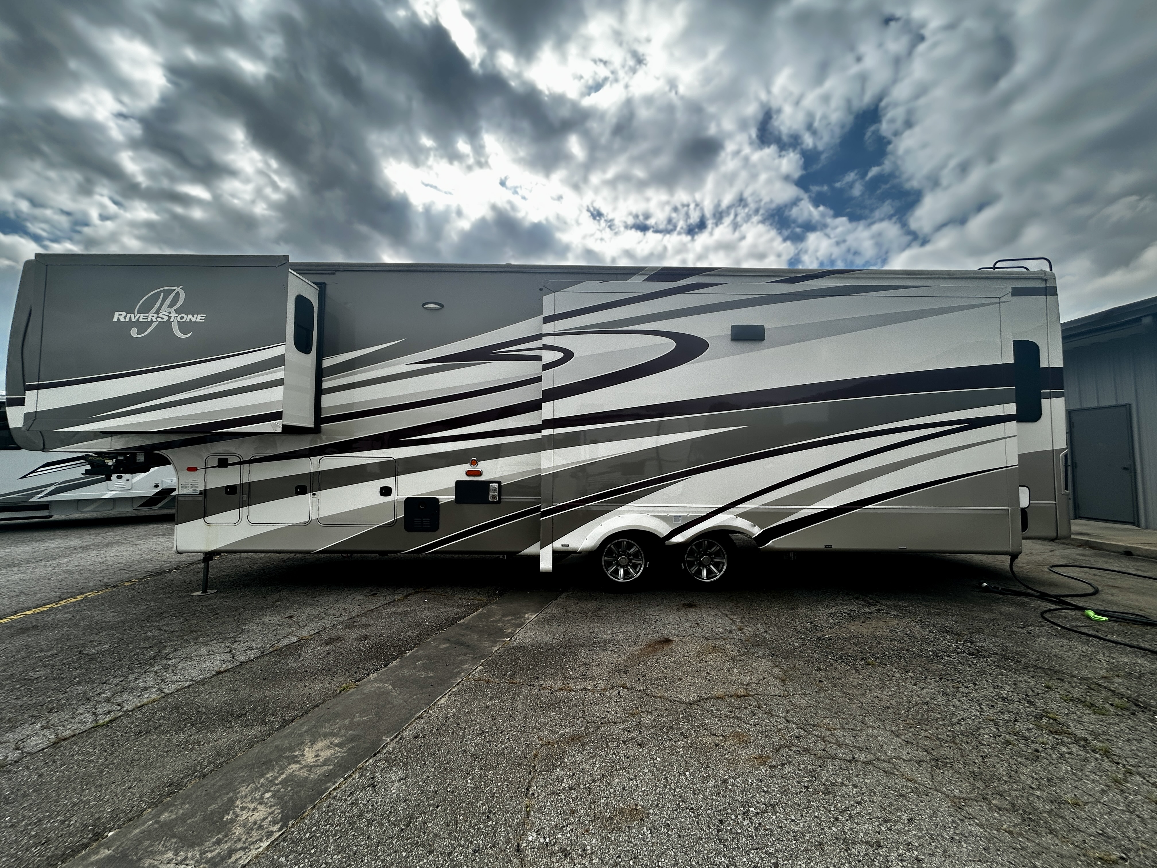 2017 Forest River Riverstone 38TS - Image 5