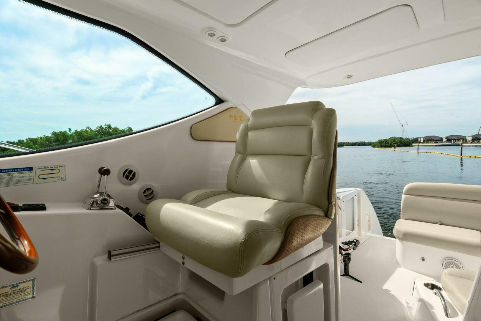 2008 Tiara Yachts 3500 Sovran - Image 22