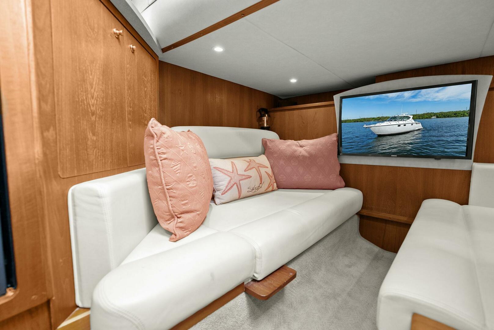 2008 Tiara Yachts 3500 Sovran - Image 9