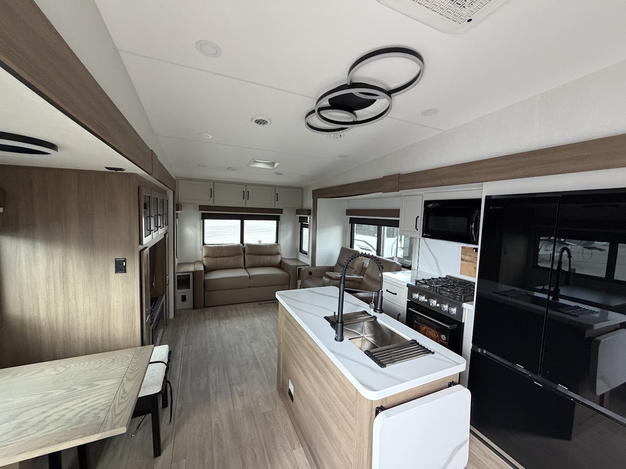 2027 VENTURE RV SPORTTREK 353VIK - Image 40