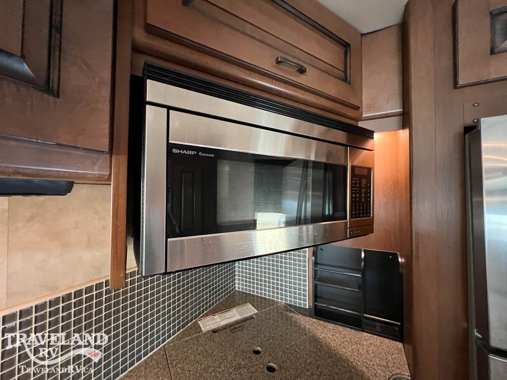 2015 Fleetwood Excursion 35B - Image 27