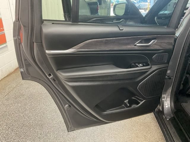 2025 Jeep Grand Cherokee L Overland 4X4 - Image 29