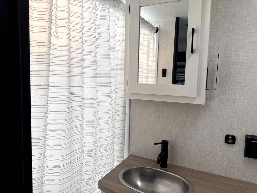 2025 VENTURE RV SIENNA 281VQB - Image 31