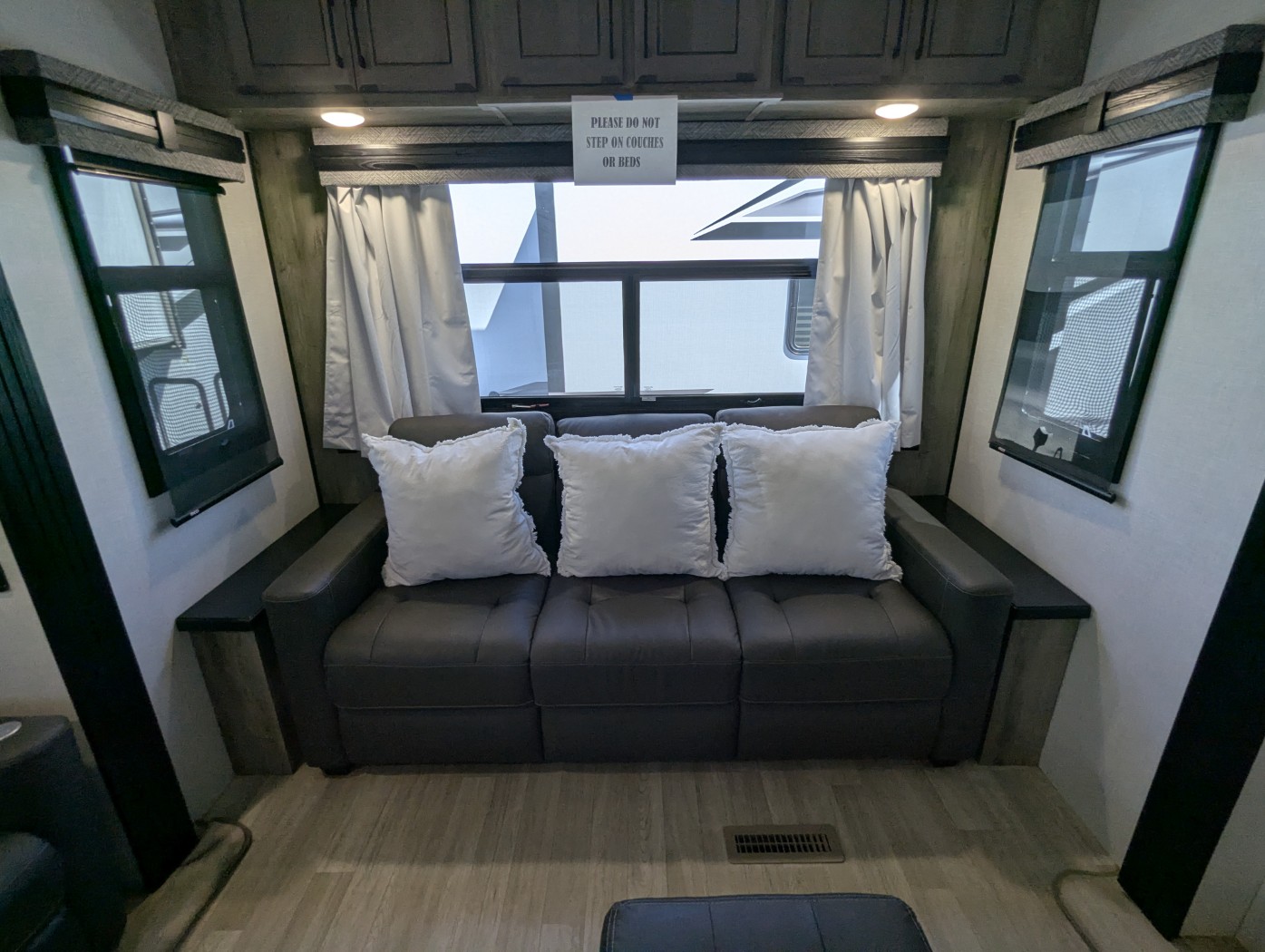 2023 KZ RV Durango Gold G383RLQ - Image 17