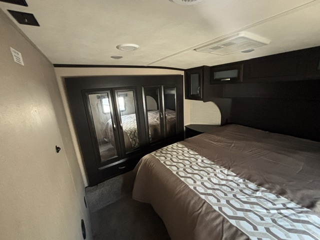 2018 Dutchmen Voltage Triton 3551 - Image 41