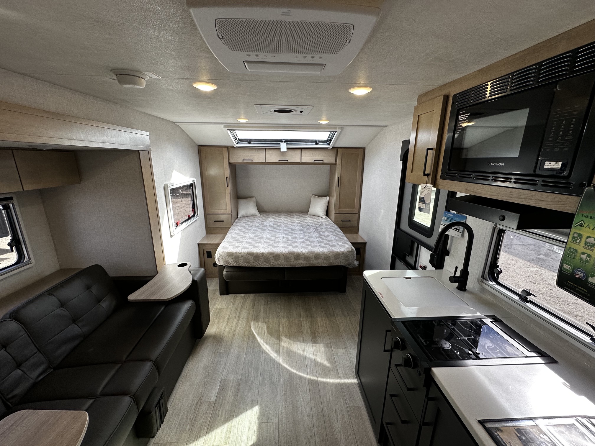 2027 Ember Overland Series 221MSL - Image 25