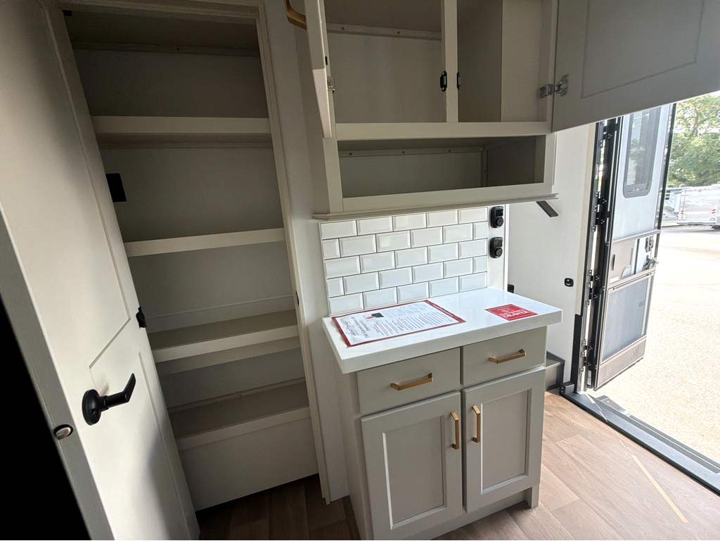 2027 GRAND DESIGN SOLITUDE 310GK - Image 25