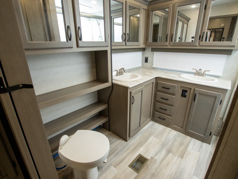 2022 Coachmen Chaparral 334FL - Image 18