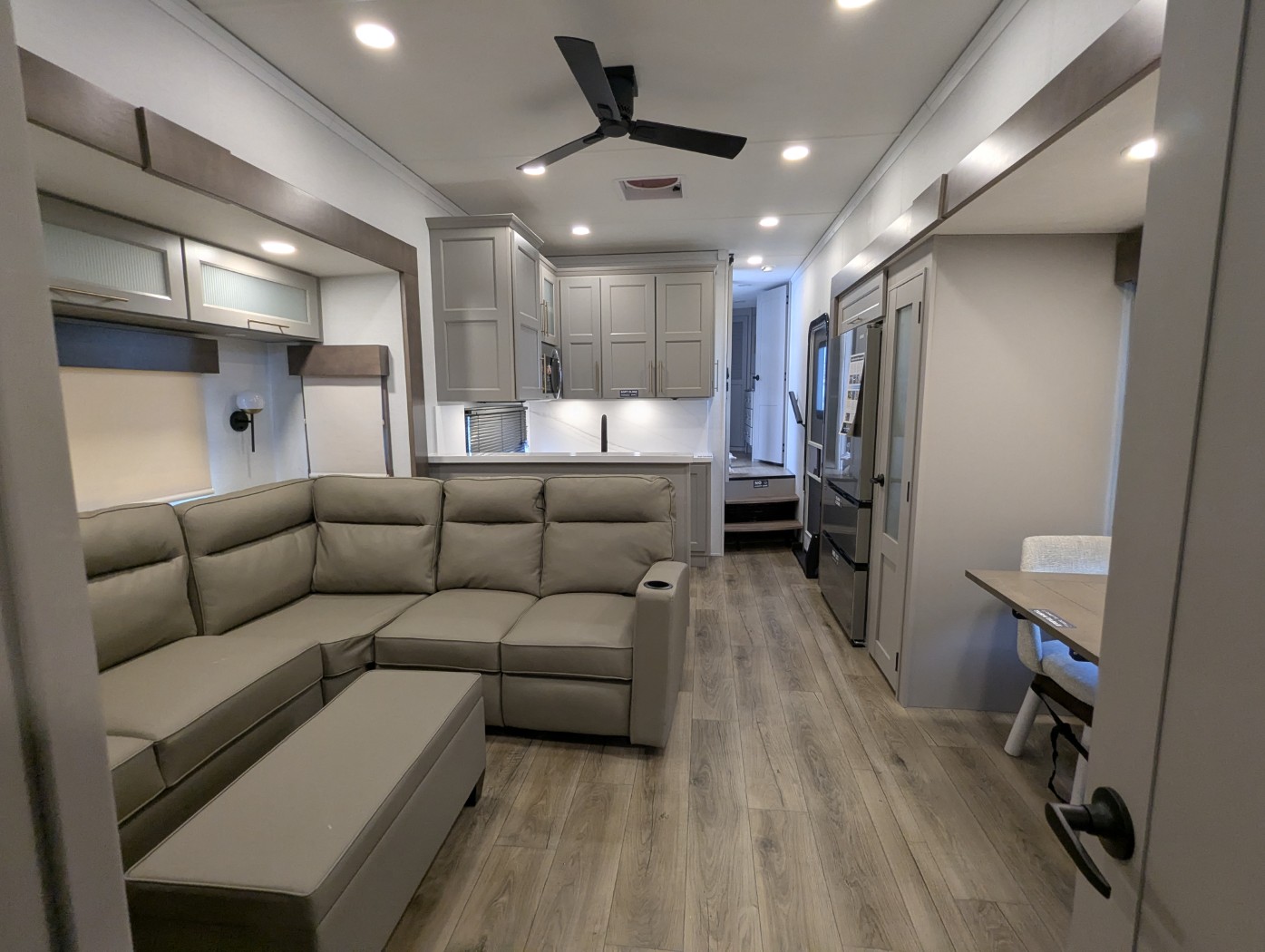 2026 Alliance RV Paradigm 395DS - Image 37