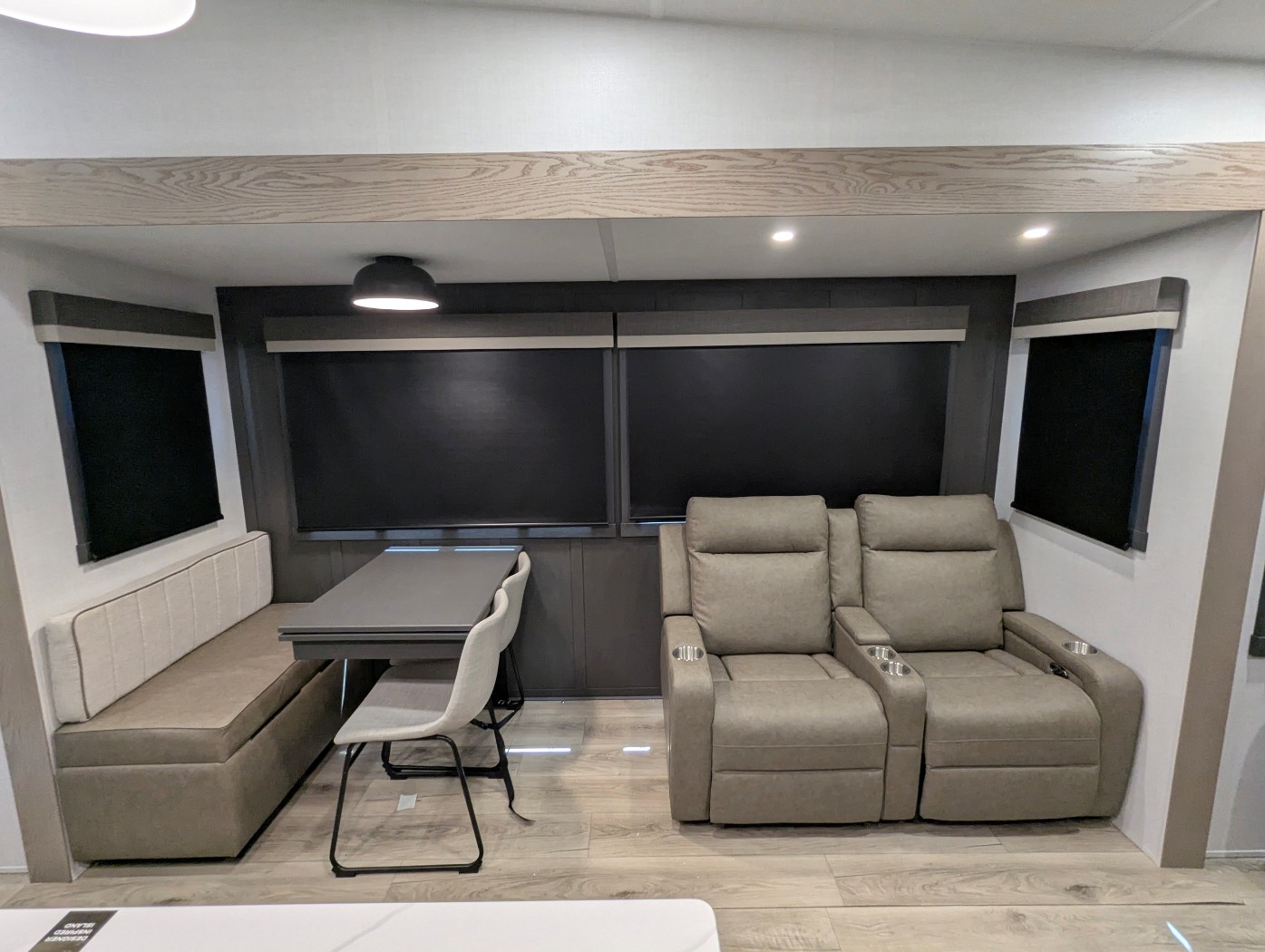 2026 Forest River Rockwood Signature R361RLS - Image 19