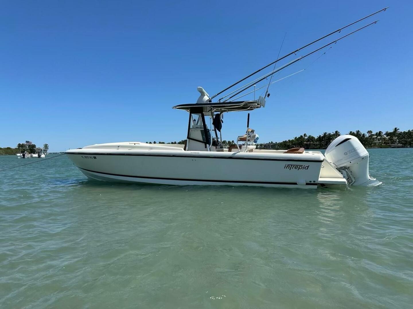 2004 Intrepid 32 CUDDY - Image 5