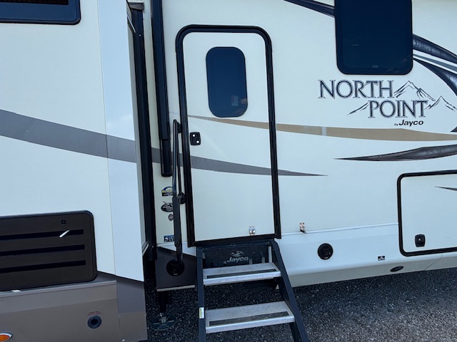 2018 Jayco North Point 379DBFS - Image 15