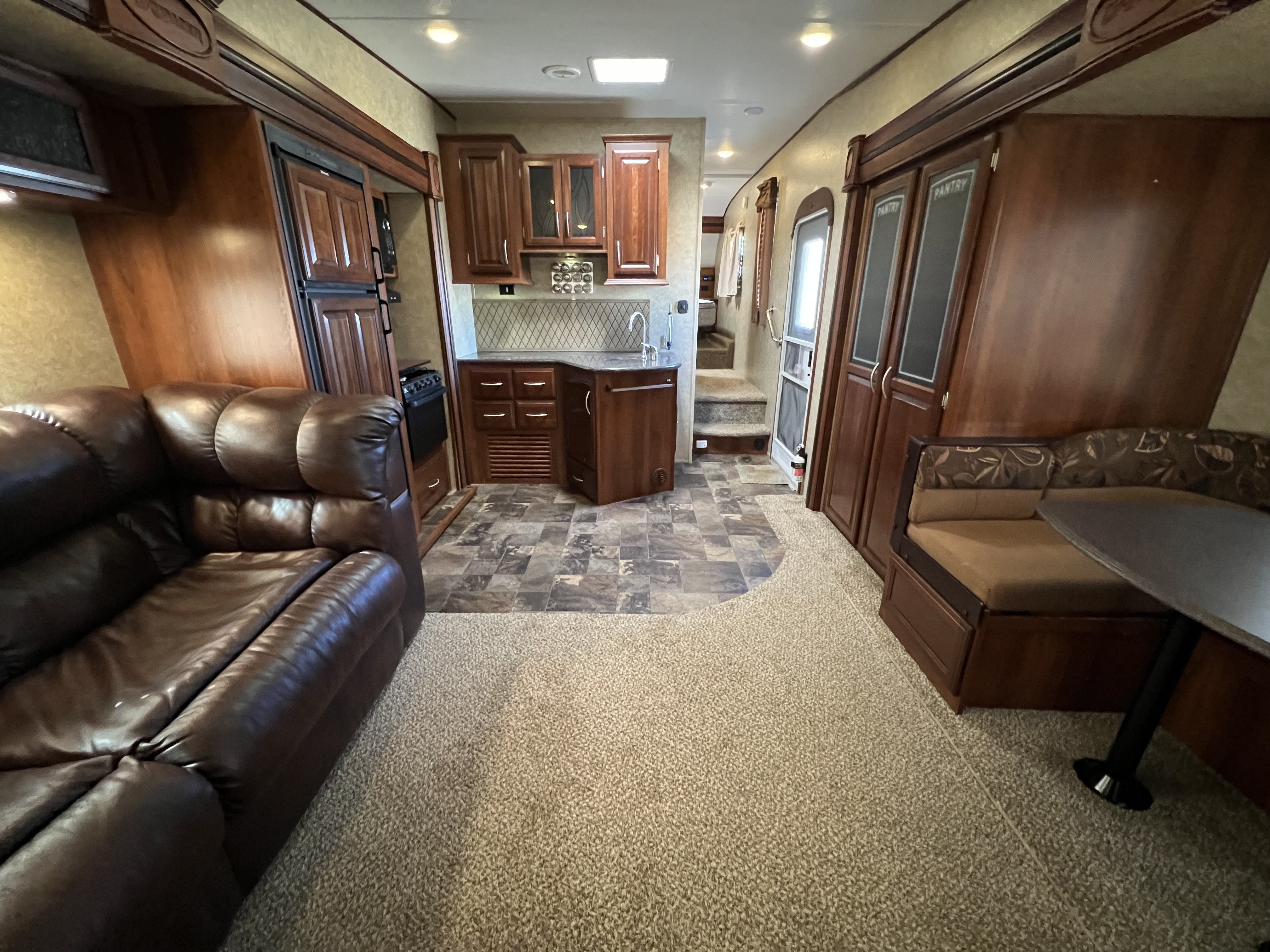 2014 Prime Time Crusader 285RET - Image 17