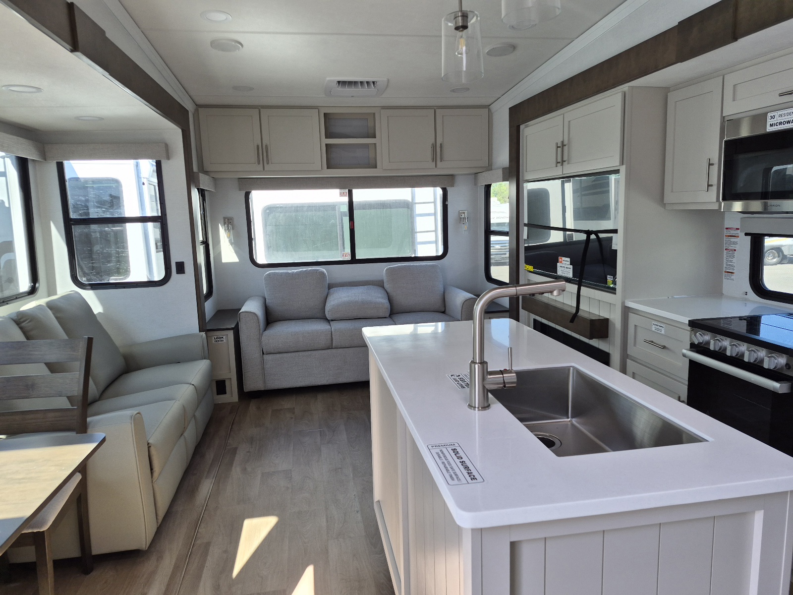 2027 Alliance RV Avenue 32RLS - Image 4